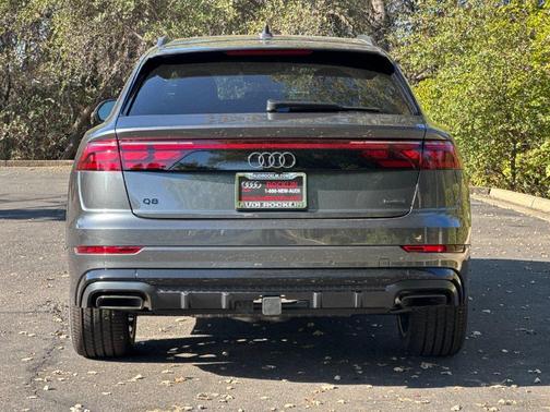 Daytona Gray Pearl 2027 Audi Q8