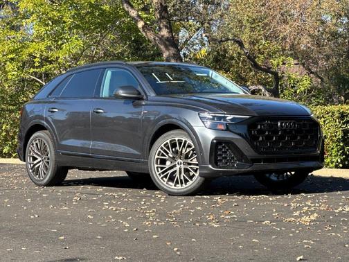 Daytona Gray Pearl 2027 Audi Q8