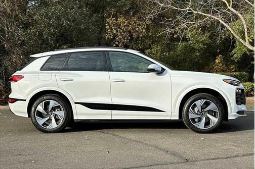 2025 Audi Q6 e-tron Premium Plus quattro