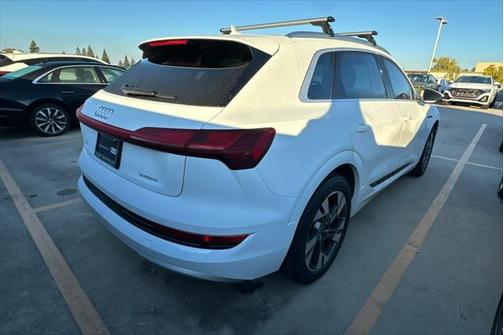 2022 Audi e-tron Premium quattro