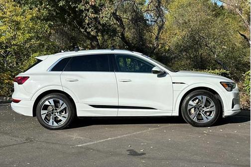 2022 Audi e-tron Premium quattro