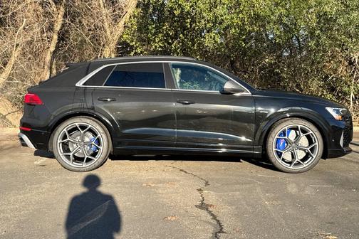 Mythos Black Metallic 2026 Audi RS Q8 4.0T quattro