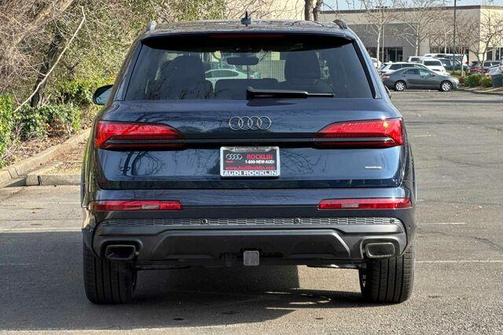 Waitomo Blue Metallic 2026 Audi Q7 45 Premium Plus