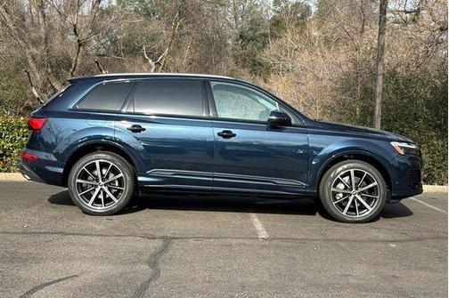 Waitomo Blue Metallic 2026 Audi Q7 45 Premium Plus