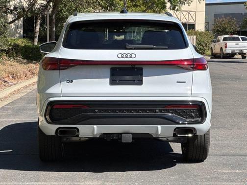 Glacier White Metallic 2026 Audi Q5 PRESTIGE