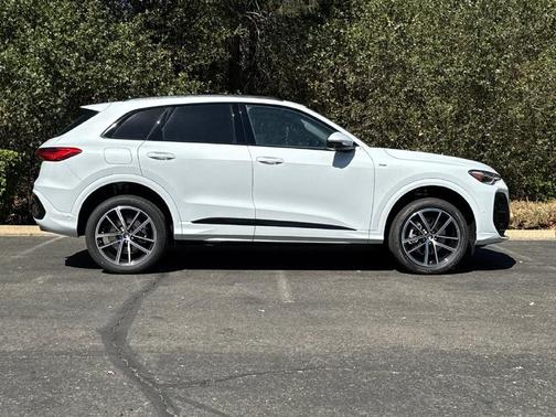 Glacier White Metallic 2026 Audi Q5 PRESTIGE
