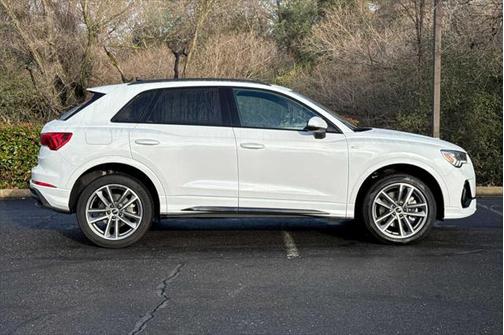 2025 Audi Q3 Premium 45 TFSI S line quattro Tiptronic