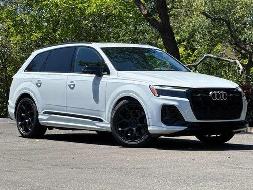 Glacier White Metallic 2026 Audi SQ7 PLUS