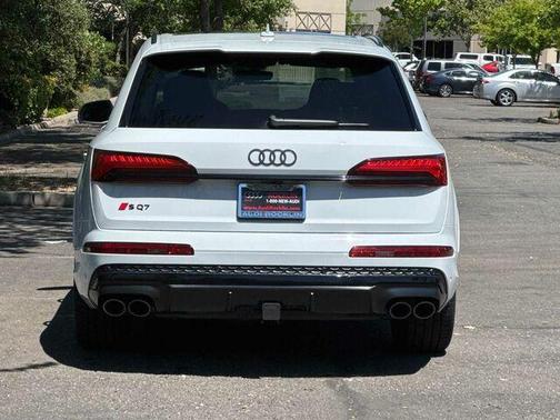 Glacier White Metallic 2026 Audi SQ7 PLUS