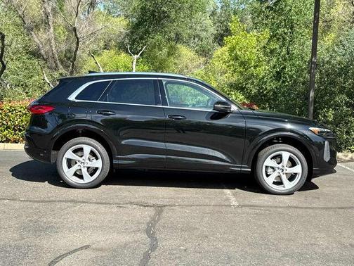 Black 2026 Audi Q5 PLUS