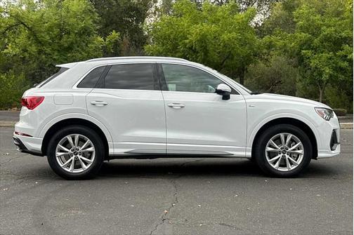 2025 Audi Q3 Premium 45 TFSI S line quattro Tiptronic