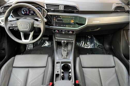 2025 Audi Q3 Premium 45 TFSI S line quattro Tiptronic
