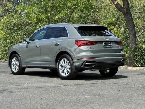 Chronos Gray Metallic 2025 Audi Q3 45 S line Premium