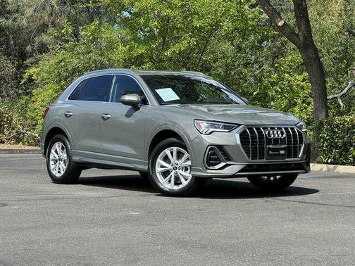 Chronos Gray Metallic 2025 Audi Q3 45 S line Premium