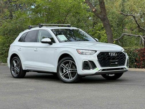 Glacier White Metallic 2023 Audi Q5 e 55 S line quattro Premium