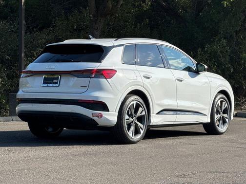 Glacier White Metallic 2024 Audi Q4 e-tron 55 quattro Premium