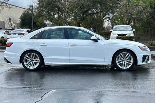 2024 Audi A4 Premium Plus 45 TFSI S line quattro S tronic