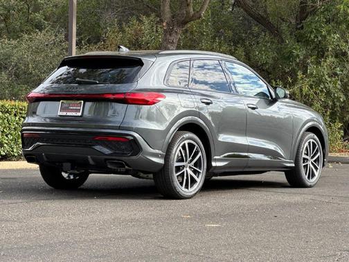 Daytona Gray Pearl 2026 Audi Q5 PRESTIGE