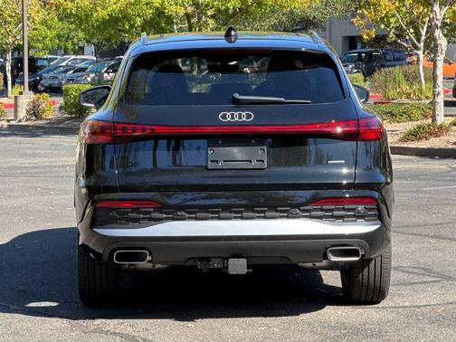 Mythos Black Metallic 2026 Audi Q5 PLUS