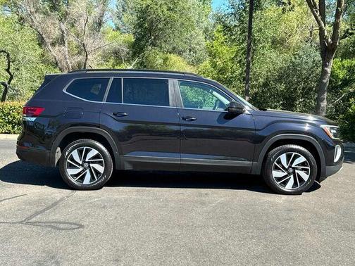 Deep Black Pearl Effect 2024 Volkswagen Atlas 2.0T SE