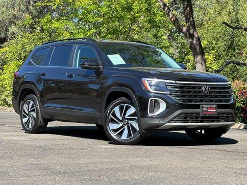 Deep Black Pearl Effect 2024 Volkswagen Atlas 2.0T SE