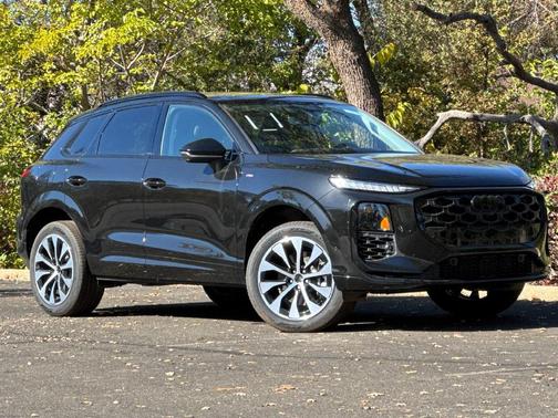 Mythos Black Metallic 2026 Audi Q3 S line