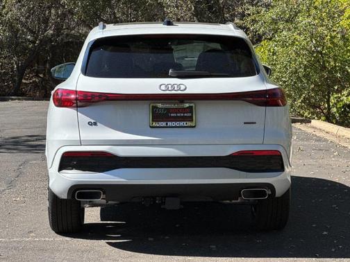 Glacier White Metallic 2026 Audi Q5 PLUS