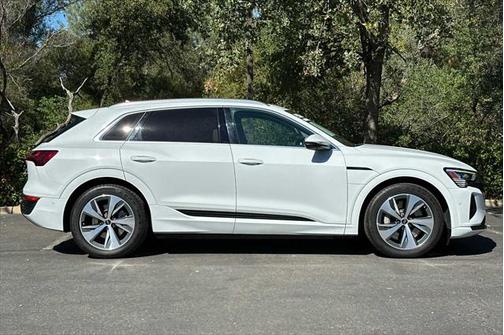 2024 Audi Q8 e-tron Premium Plus quattro