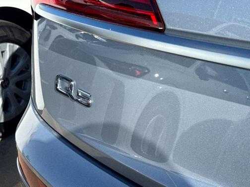Florett Silver Metallic 2023 Audi Q5 40 Premium Plus
