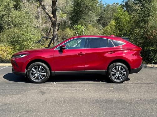 Pearl 2023 Toyota Venza LE