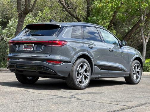 Magnet Gray 2027 Audi Q6 e-tron Premium Plus