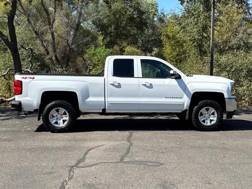 Summit White 2018 Chevrolet Silverado 1500 LT