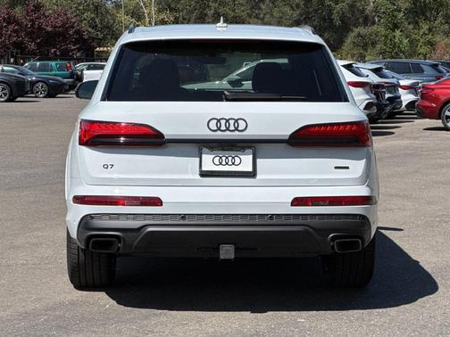 Glacier White Metallic 2026 Audi Q7 45 Premium Plus
