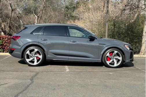 2024 Audi SQ8 e-tron Prestige quattro