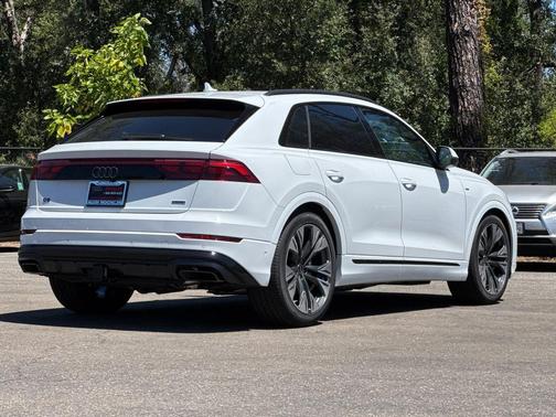 Glacier White 2026 Audi Q8 55 Premium