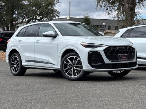 Glacier White Metallic 2026 Audi Q5 PLUS