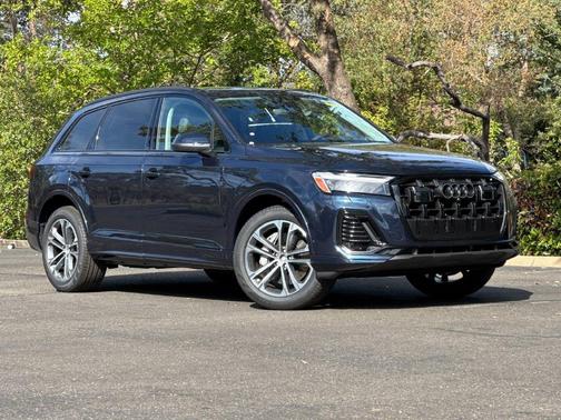 Blue Metallic 2026 Audi Q7 45 Premium Plus