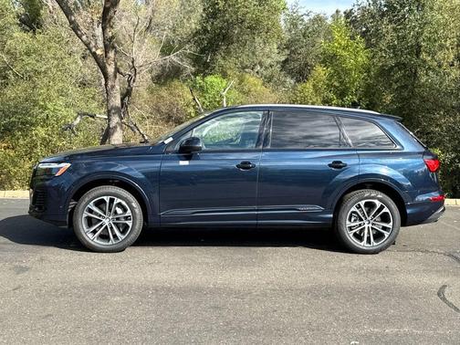 Blue 2026 Audi Q7 45 Premium Plus
