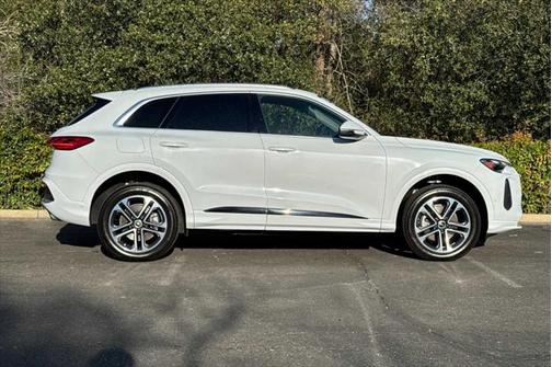 2025 Audi Q5 Premium TFSI quattro S tronic