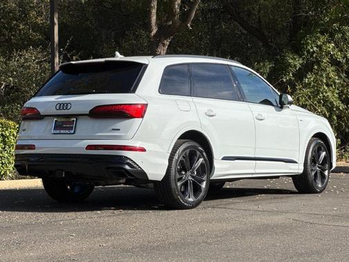 White 2026 Audi Q7 55 Premium