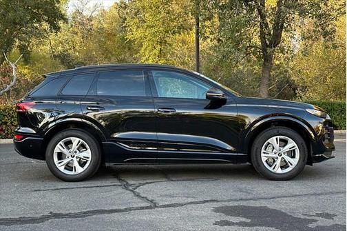 2025 Audi Q6 e-tron Premium Plus