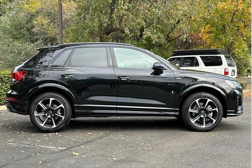 2025 Audi Q3 Premium 45 TFSI S line quattro Tiptronic