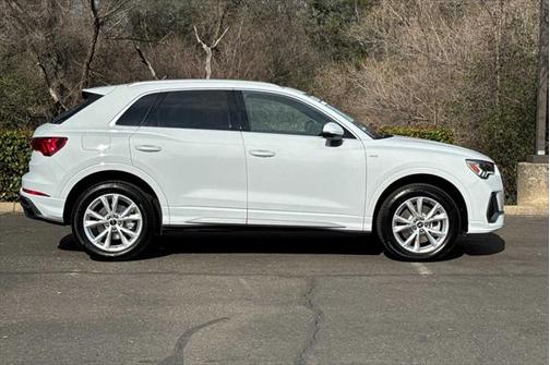 2025 Audi Q3 Premium 45 TFSI S line quattro Tiptronic