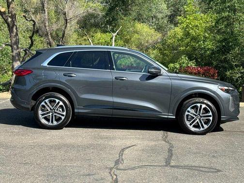 Tambora Gray Metallic 2025 Audi Q5 2.0T quattro Premium
