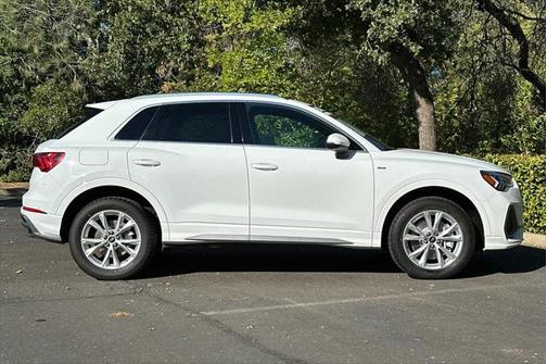 2024 Audi Q3 Premium 45 TFSI S line quattro Tiptronic