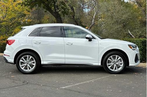 2025 Audi Q3 Premium 45 TFSI S line quattro Tiptronic