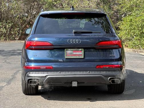 Waitomo Blue Metallic 2026 Audi Q7 55 Premium Plus