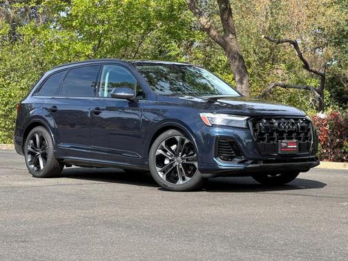 Waitomo Blue Metallic 2026 Audi Q7 55 Premium Plus