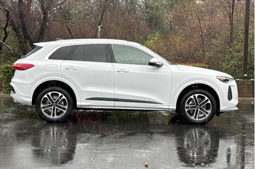 2025 Audi Q5 Premium TFSI quattro S tronic