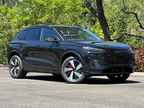 Black 2027 Audi SQ6 e-tron Premium Plus